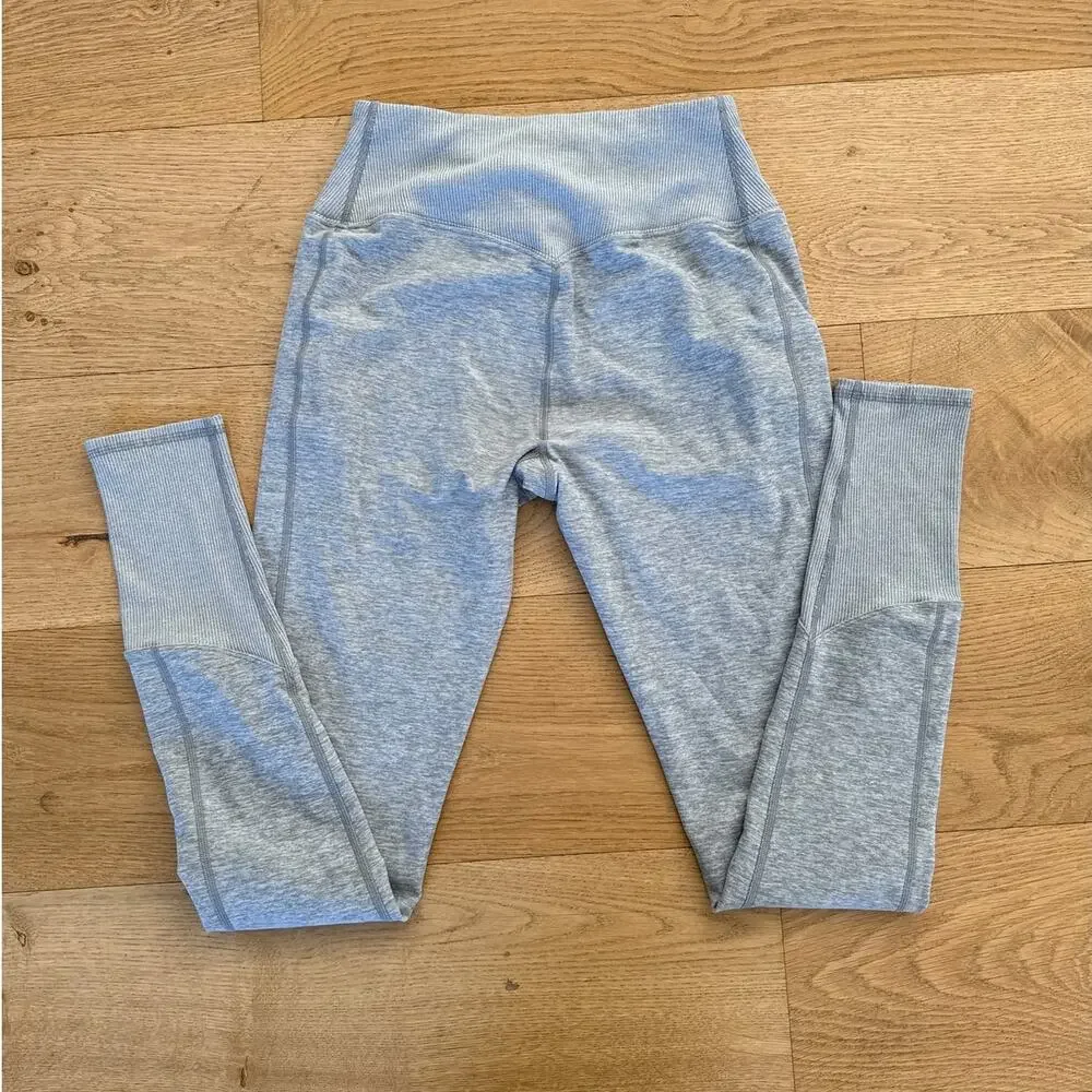 Alo Yoga - High Waist Lounge Leggings in Gray